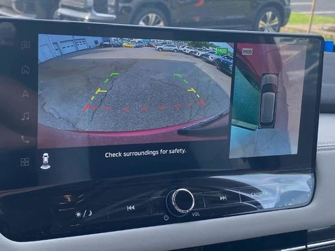 New 2025 Mitsubishi Outlander SE image 10