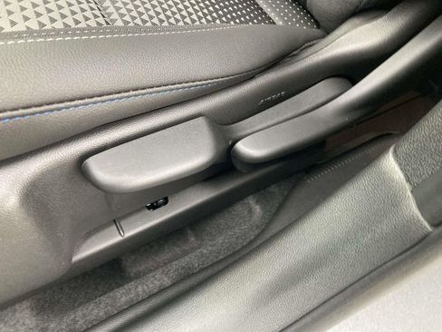 New 2026 Chevrolet Trax LT w/ Sunroof Package FWD image 17