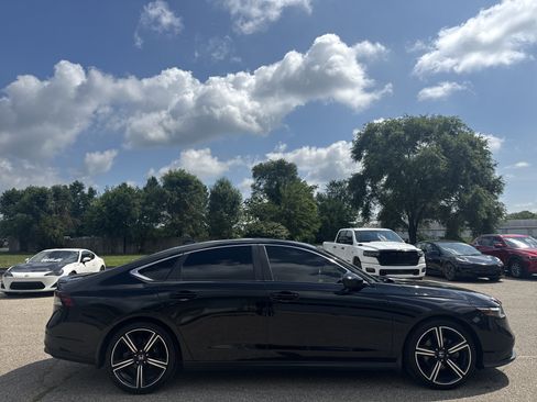 Used 2024 Honda Accord Sport image 2