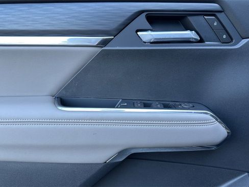 New 2025 GMC Acadia Elevation image 9