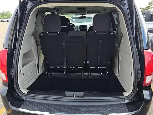 Used 2018 Dodge Grand Caravan SE FWD image 9