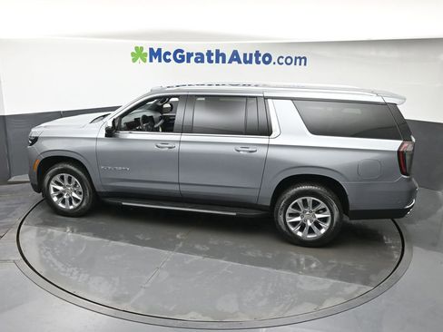 New 2026 Chevrolet Suburban Premier w/ Sun And Tow Package AWD/4WD image 23