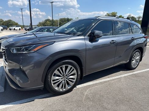 Used 2023 Toyota Highlander Platinum AWD/4WD image 17