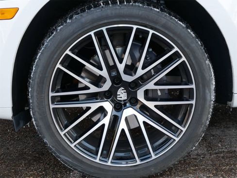 Used 2025 Porsche Macan image 7