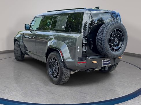 Certified 2025 Land Rover Defender 110 AWD/4WD image 7