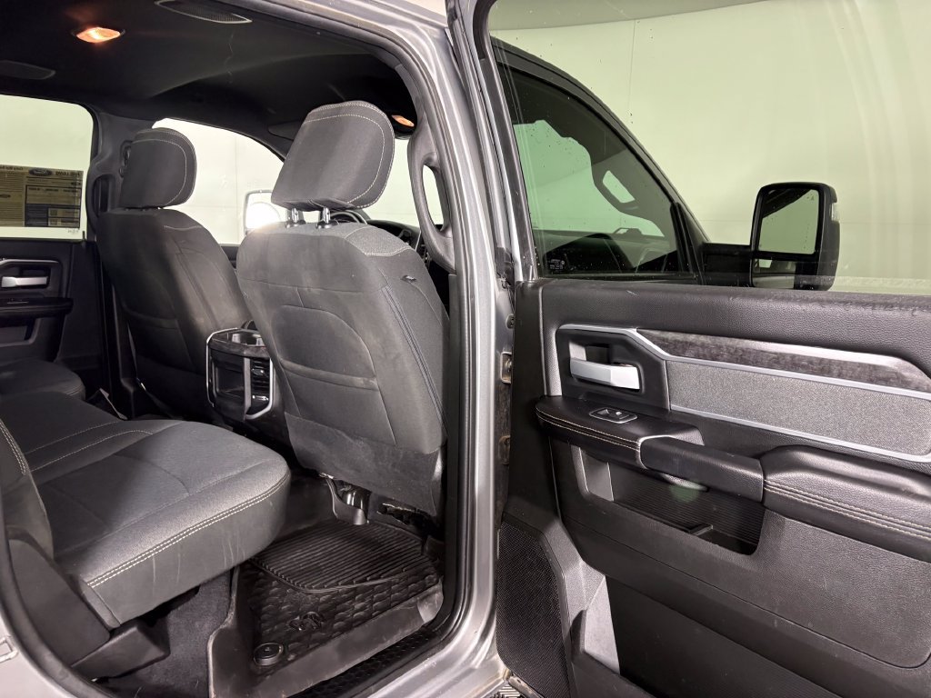Used 2023 RAM 3500 Big Horn w/ Night Edition AWD/4WD image 31