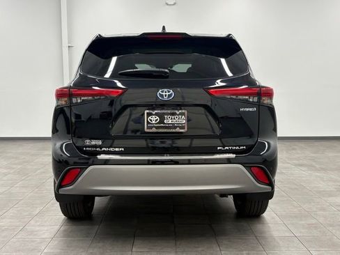 Used 2023 Toyota Highlander Platinum AWD/4WD image 3