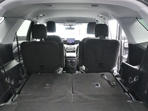 Used 2022 Ford Explorer XLT image 13