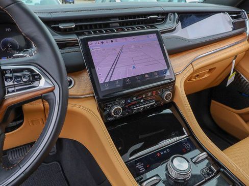 New 2025 Jeep Grand Cherokee Summit image 12