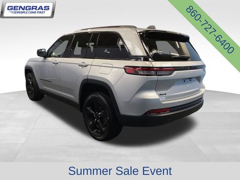 Used 2024 Jeep Grand Cherokee Altitude AWD/4WD image 5