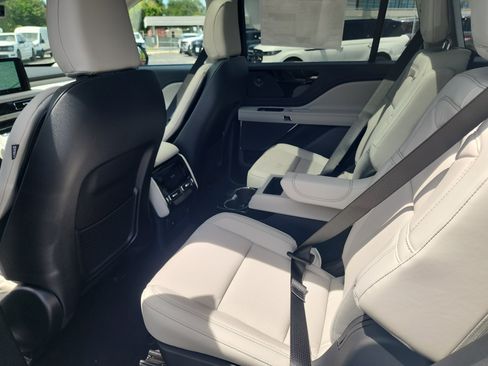 New 2026 Lincoln Aviator Reserve AWD/4WD image 19