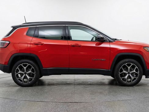 Used 2025 Jeep Compass Limited AWD/4WD image 11