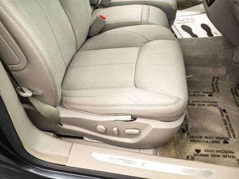 Used 2011 Cadillac DTS Luxury image 40