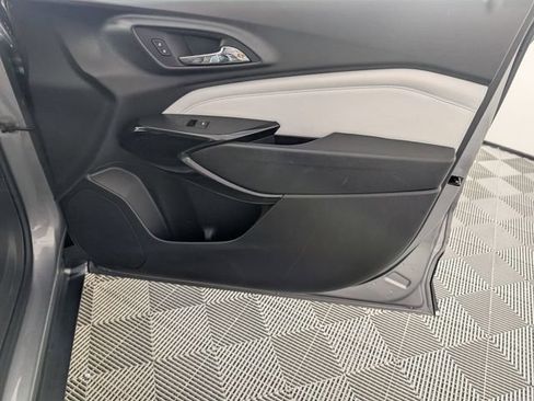Certified 2025 Chevrolet Trax LT w/ LT Convenience Package FWD image 30