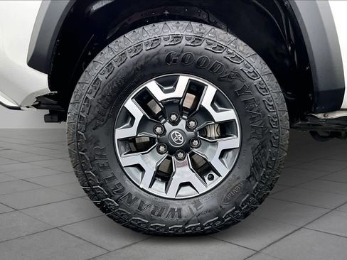Used 2023 Toyota Tacoma TRD Off-Road image 10