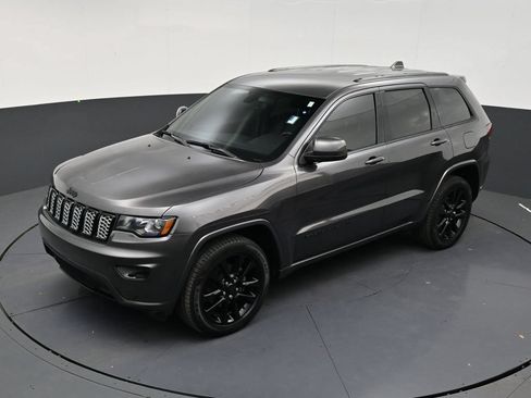 Used 2019 Jeep Grand Cherokee Altitude RWD image 12