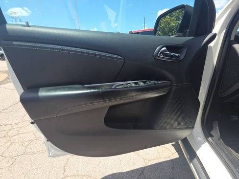 Used 2018 Dodge Journey Crossroad FWD image 13