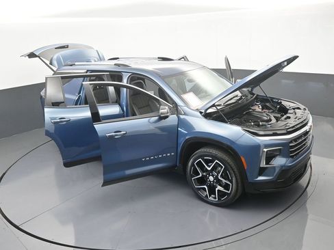 Used 2025 Chevrolet Traverse High Country FWD image 82