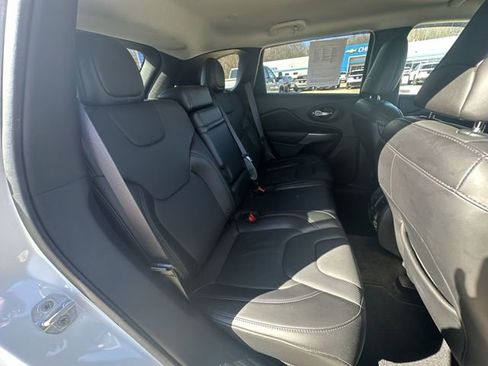 Used 2019 Jeep Cherokee Limited image 28