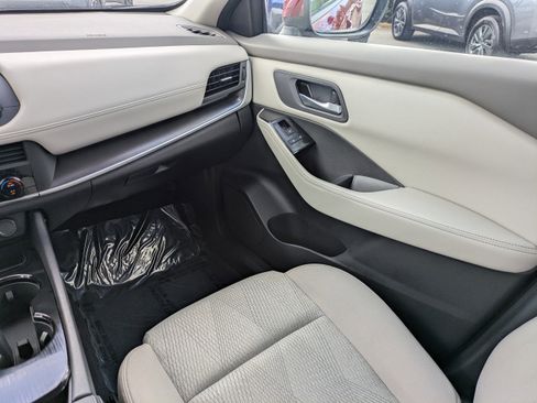 Certified 2025 Nissan Rogue SV image 19