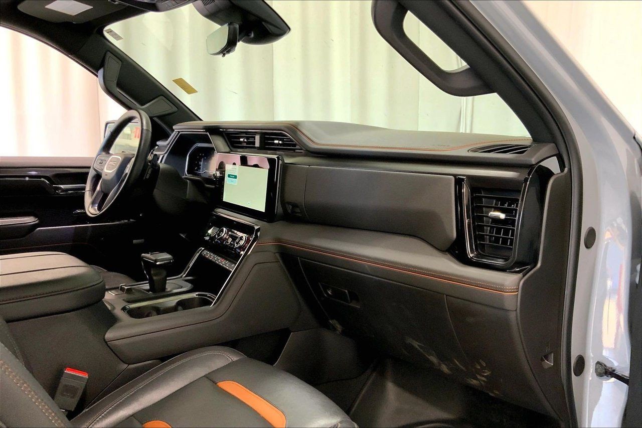 Used 2024 GMC Sierra 1500 AT4 w/ Technology Package AWD/4WD image 28