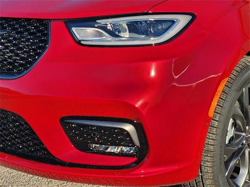 New 2026 Chrysler Pacifica Select image 6