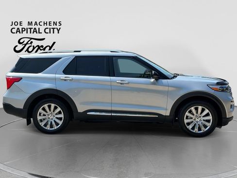 Used 2022 Ford Explorer Limited w/ Equipment Group 301A AWD/4WD image 3
