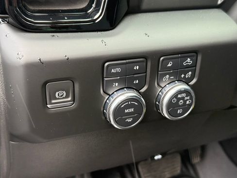 Used 2022 GMC Sierra 1500 AT4 w/ AT4 Premium Package image 18