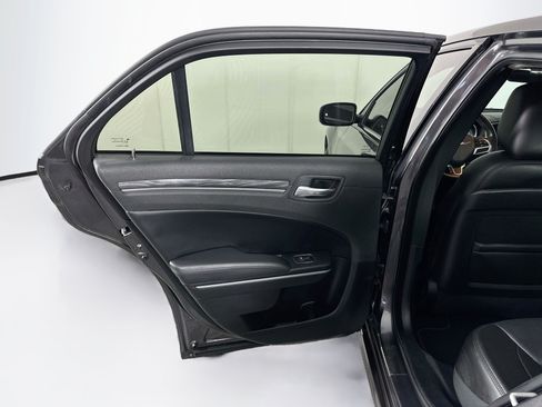 Used 2022 Chrysler 300 Touring L AWD/4WD image 25