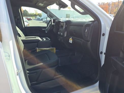 New 2024 GMC Sierra 3500 Pro w/ Convenience Package image 15