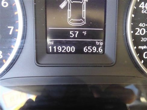 Used 2016 Volkswagen Tiguan SE image 13