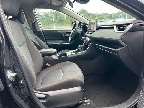 Used 2025 Toyota RAV4 XLE AWD/4WD image 24