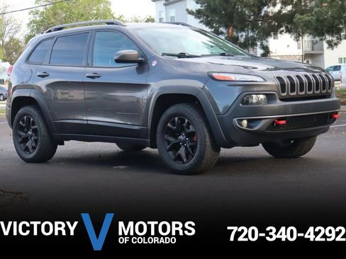 Used 2017 Jeep Cherokee Trailhawk w/ Comfort/Convenience Group AWD/4WD image 1