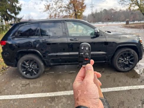 Certified 2022 Jeep Grand Cherokee Laredo X image 6