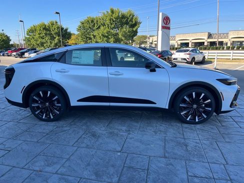 New 2026 Toyota Crown Platinum image 6