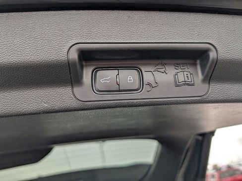 Certified 2022 Ford Explorer XLT w/ Equipment Group 202A image 20