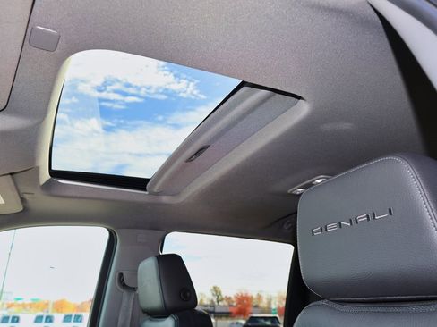 Used 2021 GMC Sierra 3500 Denali w/ Denali Ultimate Package image 9