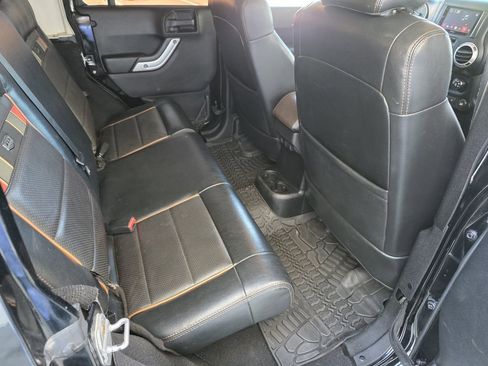 Used 2011 Jeep Wrangler Unlimited 70th Anniversary w/ Connectivity Group image 23