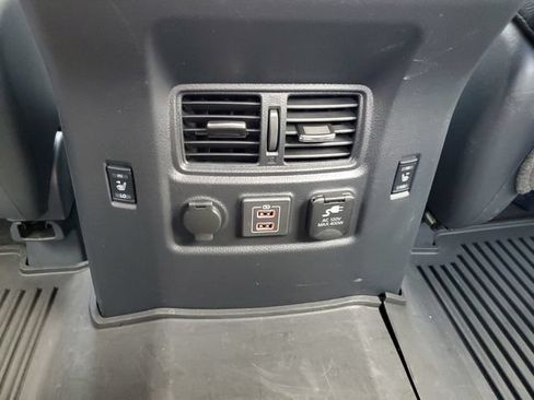 Used 2023 Nissan Titan PRO-4X w/ Pro-4x Convenience Package AWD/4WD image 26