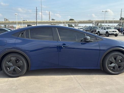 New 2026 Toyota Prius Plug-In Hybrid FWD image 9