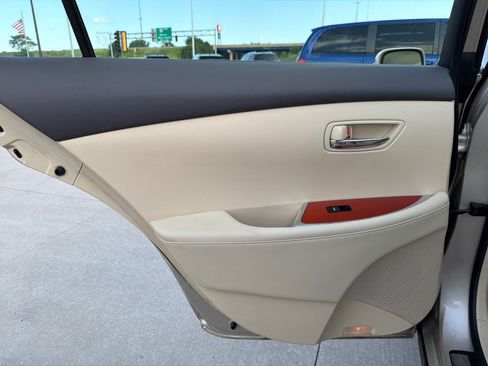 Used 2011 Lexus ES 350 w/ Preferred Accessory Package FWD image 25