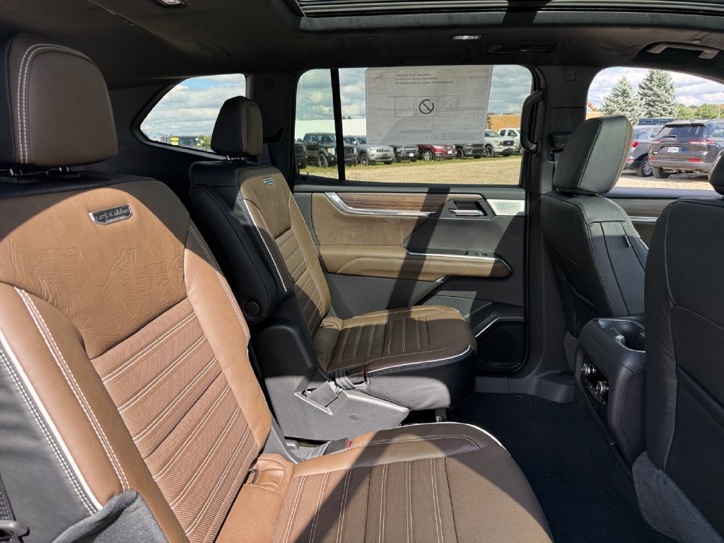 New 2027 GMC Acadia Denali Ultimate w/ LPO, Black Badging Package AWD/4WD image 38
