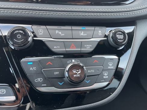 New 2026 Chrysler Pacifica Select image 24