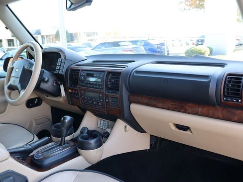 Used 2004 Land Rover Discovery SE image 16