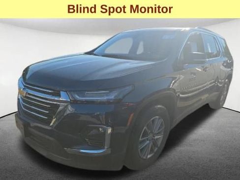 Used 2023 Chevrolet Traverse LT w/ Rear Camera Mirror Package AWD/4WD image 4