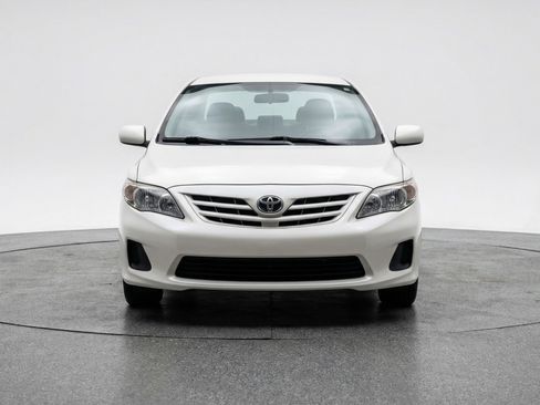 Used 2025 Toyota Corolla LE FWD image 2