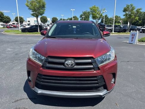 Used 2017 Toyota Highlander SE AWD/4WD image 4