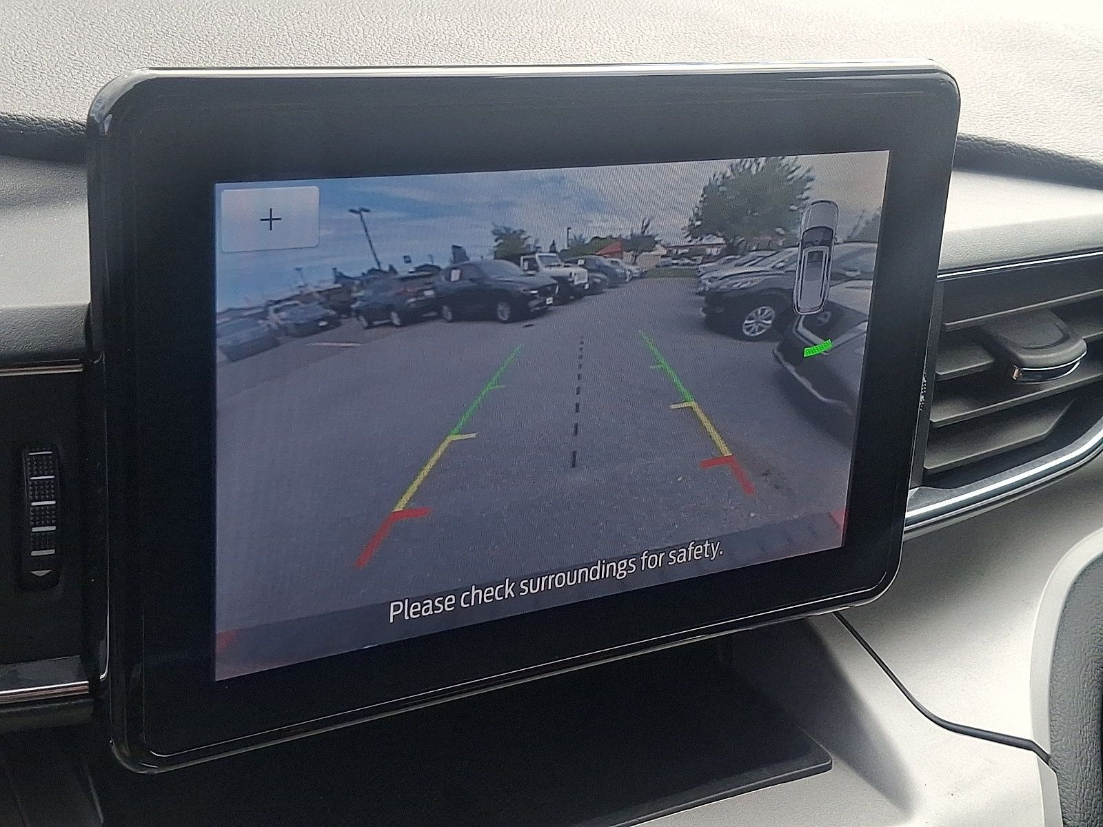 Used 2021 Ford Explorer XLT w/ Equipment Group 202A AWD/4WD image 19