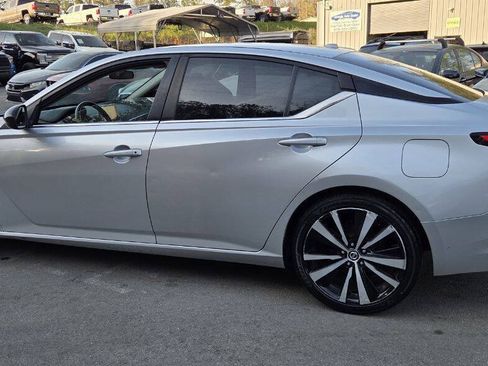 Used 2019 Nissan Altima 2.5 SR FWD image 9