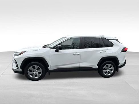 Used 2023 Toyota RAV4 LE AWD/4WD image 4